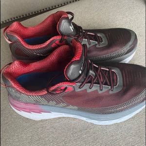 Hoka one/one
